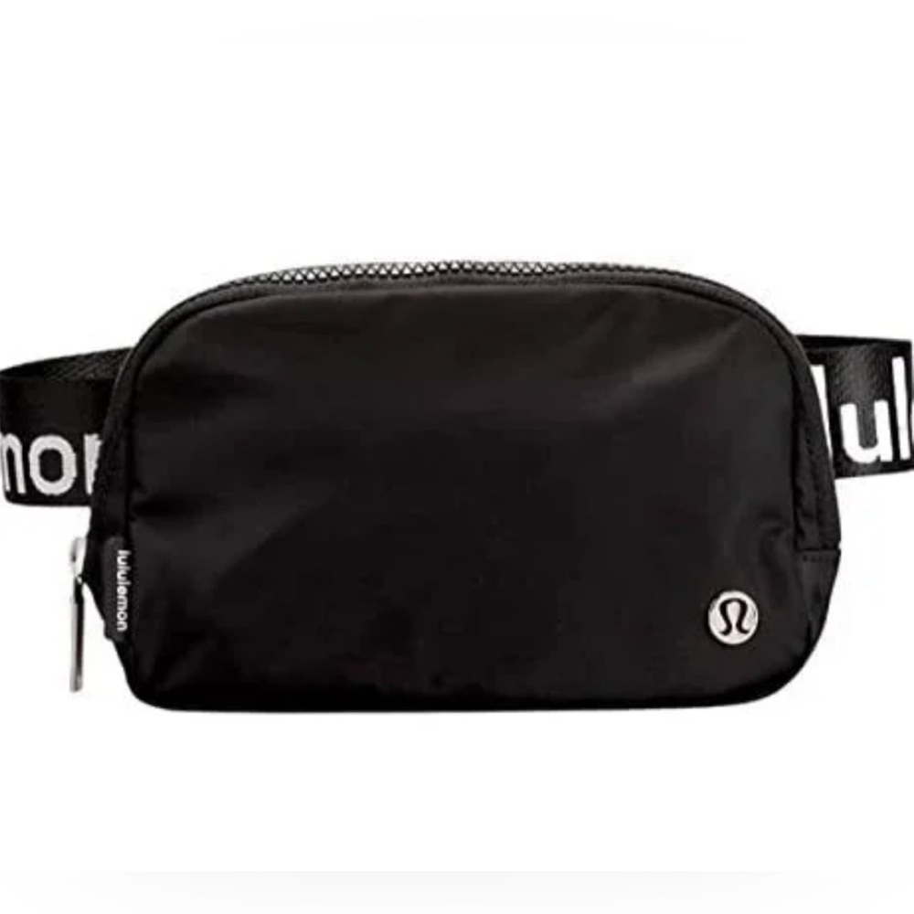 Lululemon everywhere bag